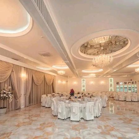 Hotel And Restaurant Velure Мукачево Екстер'єр фото