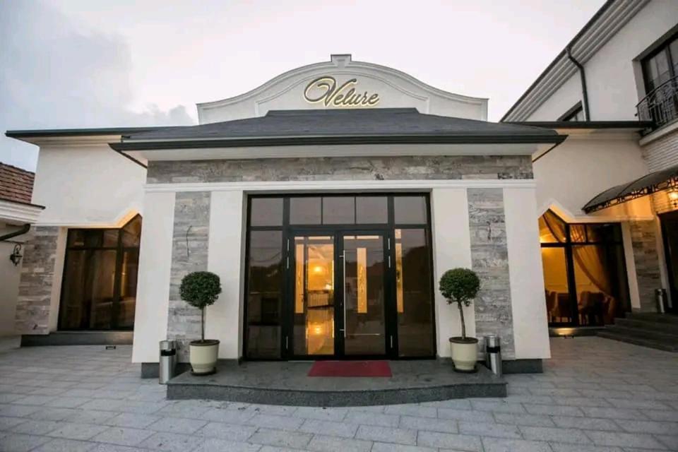 Hotel And Restaurant Velure Мукачево Екстер'єр фото