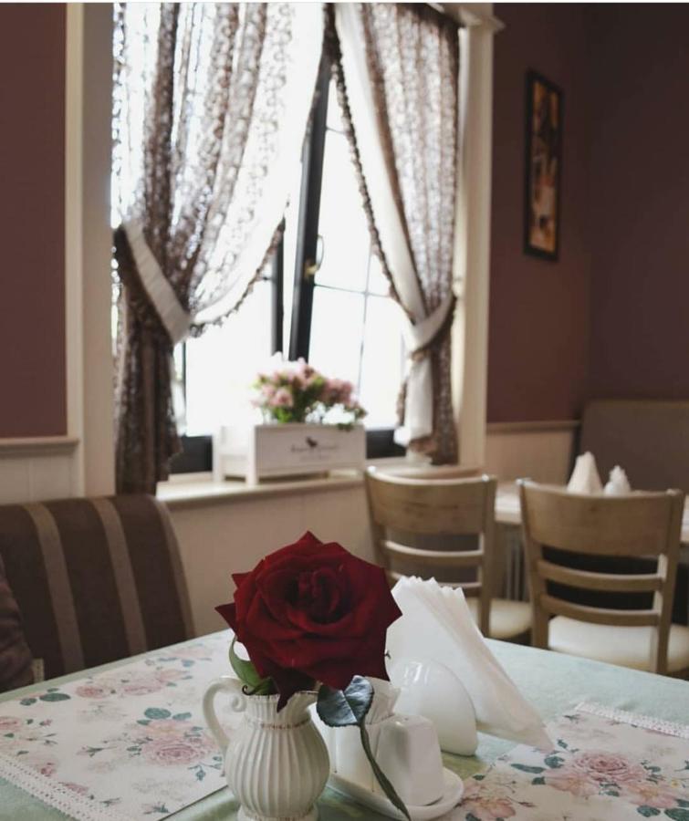 Hotel And Restaurant Velure Мукачево Екстер'єр фото