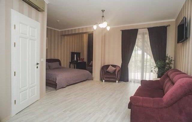 Hotel And Restaurant Velure Мукачево Екстер'єр фото