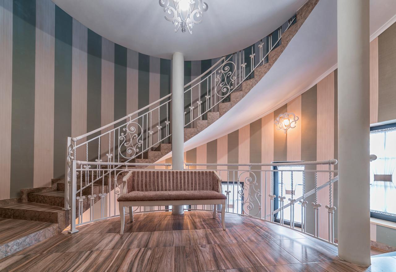 Hotel And Restaurant Velure Мукачево Екстер'єр фото