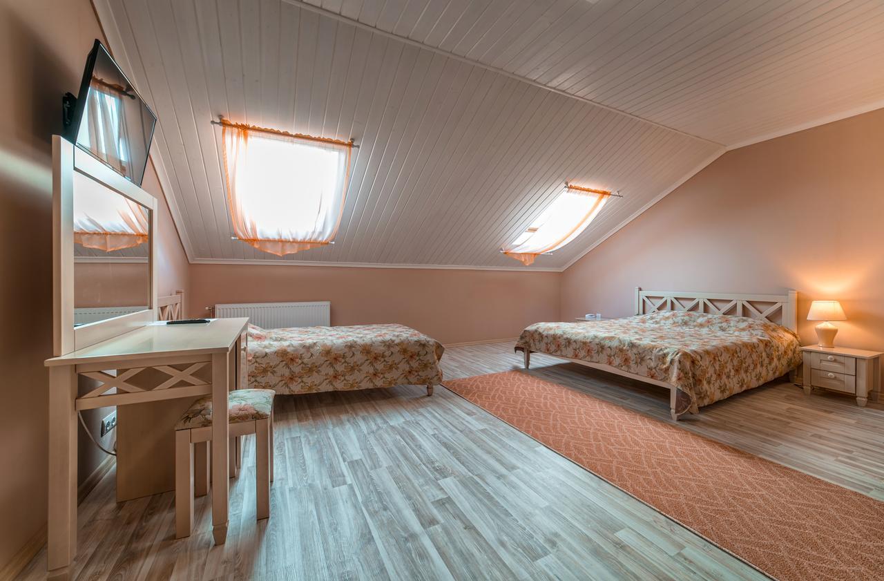 Hotel And Restaurant Velure Мукачево Екстер'єр фото