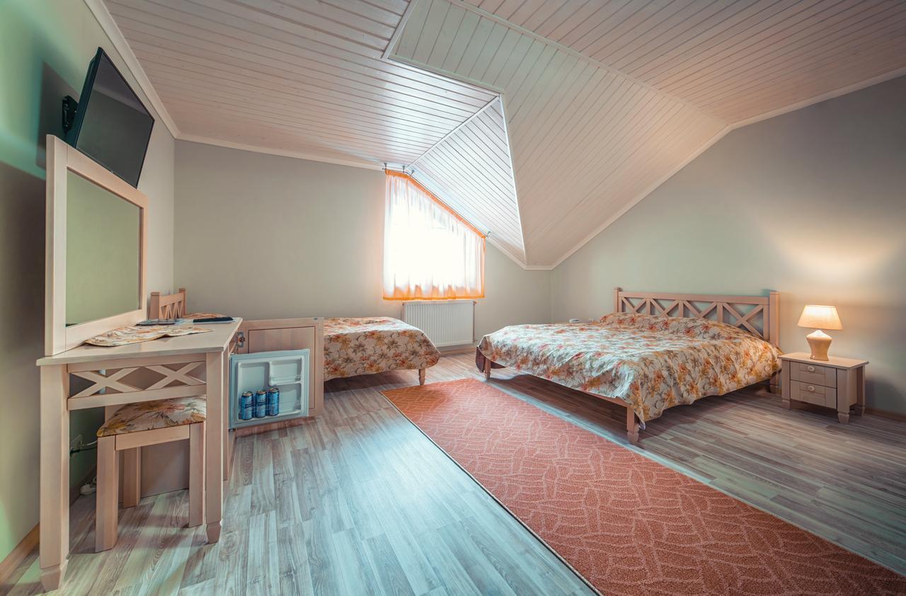 Hotel And Restaurant Velure Мукачево Екстер'єр фото