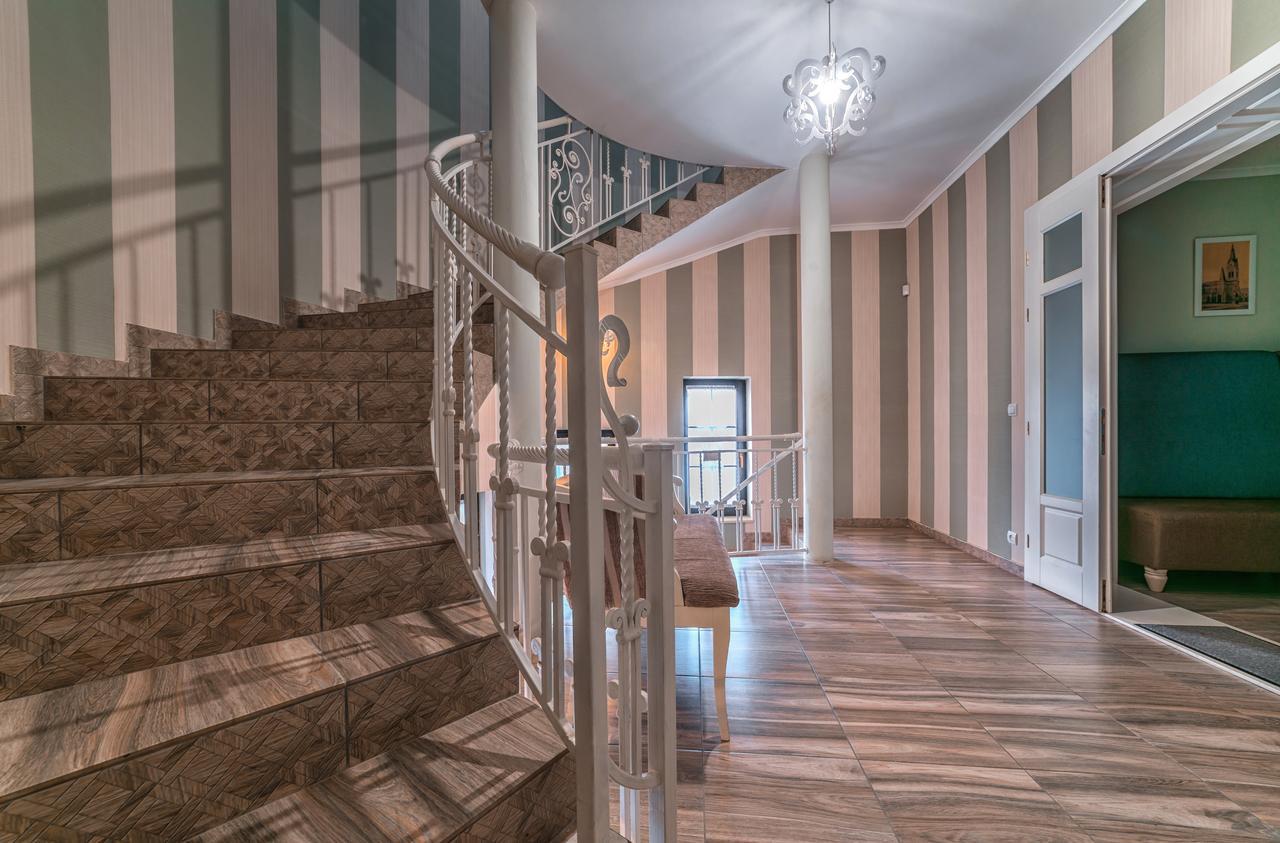 Hotel And Restaurant Velure Мукачево Екстер'єр фото
