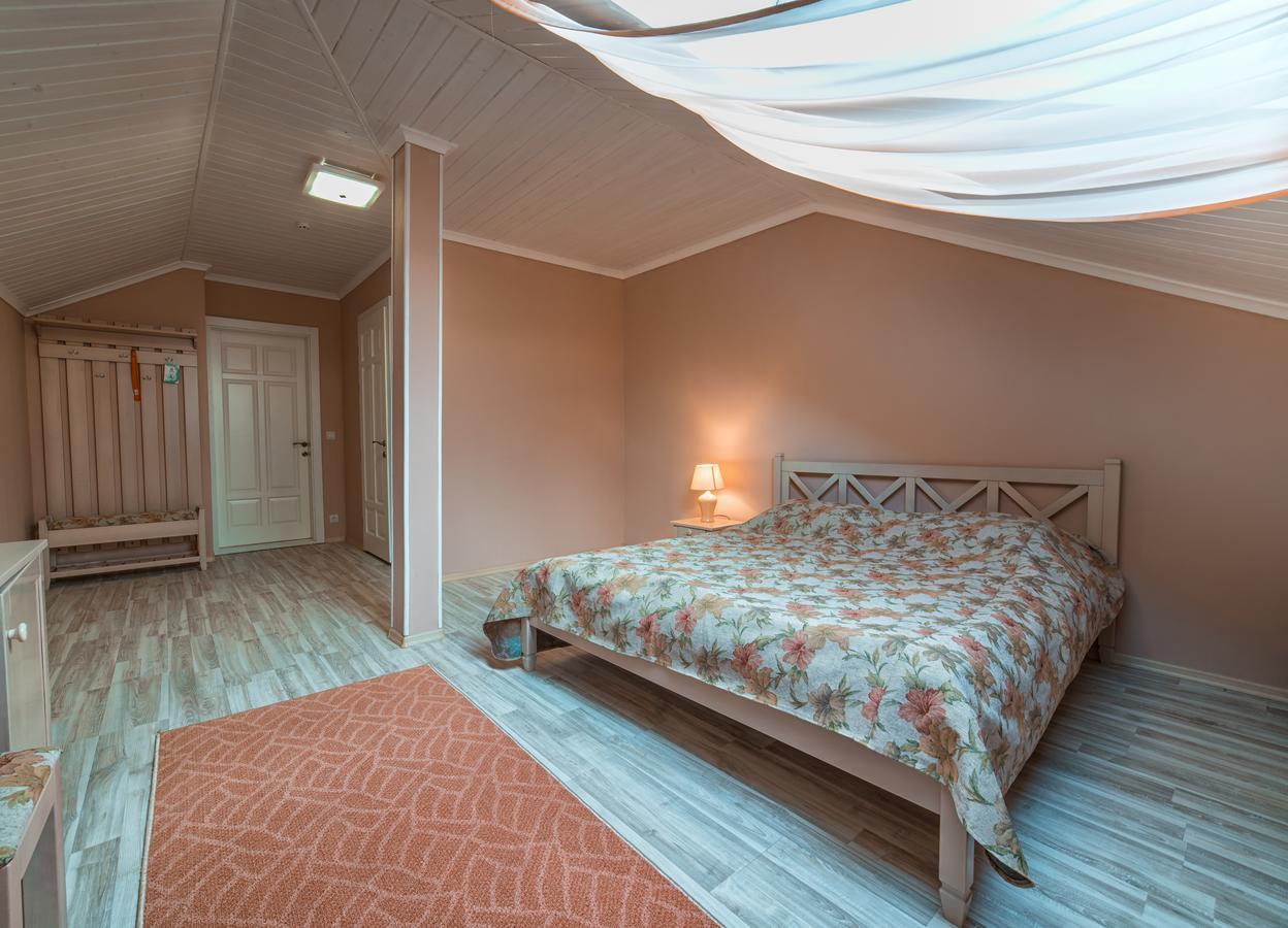 Hotel And Restaurant Velure Мукачево Екстер'єр фото